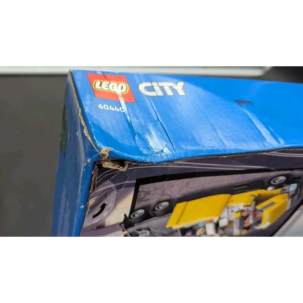 LEGO 60440 City Yellow Delivery Truck,  LEGO Exclusive - Read Description!